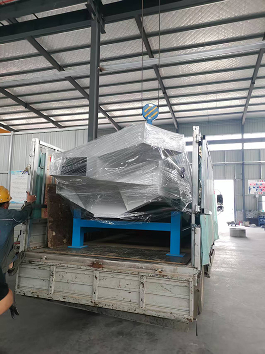 客戶定制直線篩專車發貨