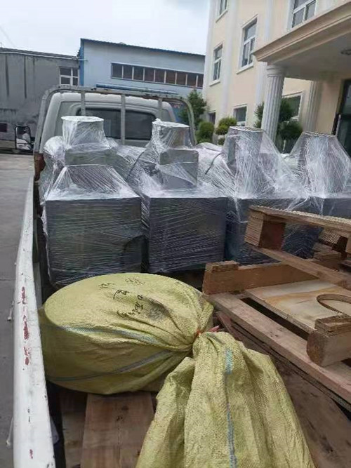 客戶訂制電磁給料機發貨