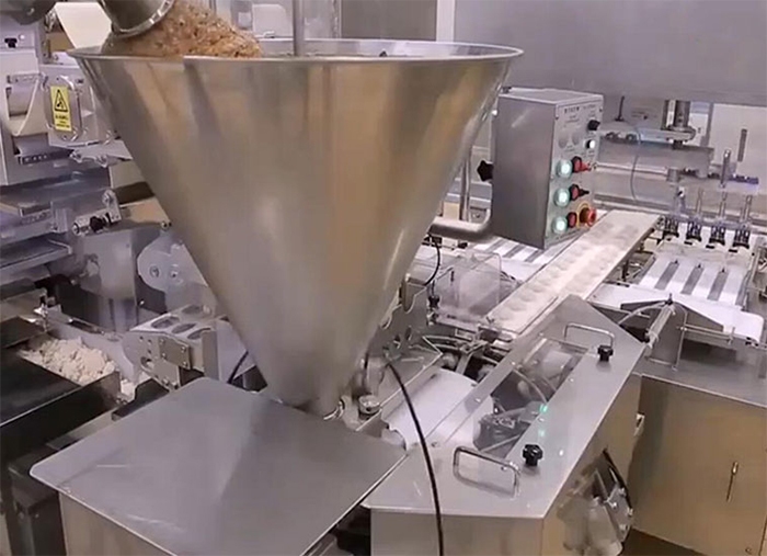 南京某知名食品公司使用振動篩和上料機(jī)