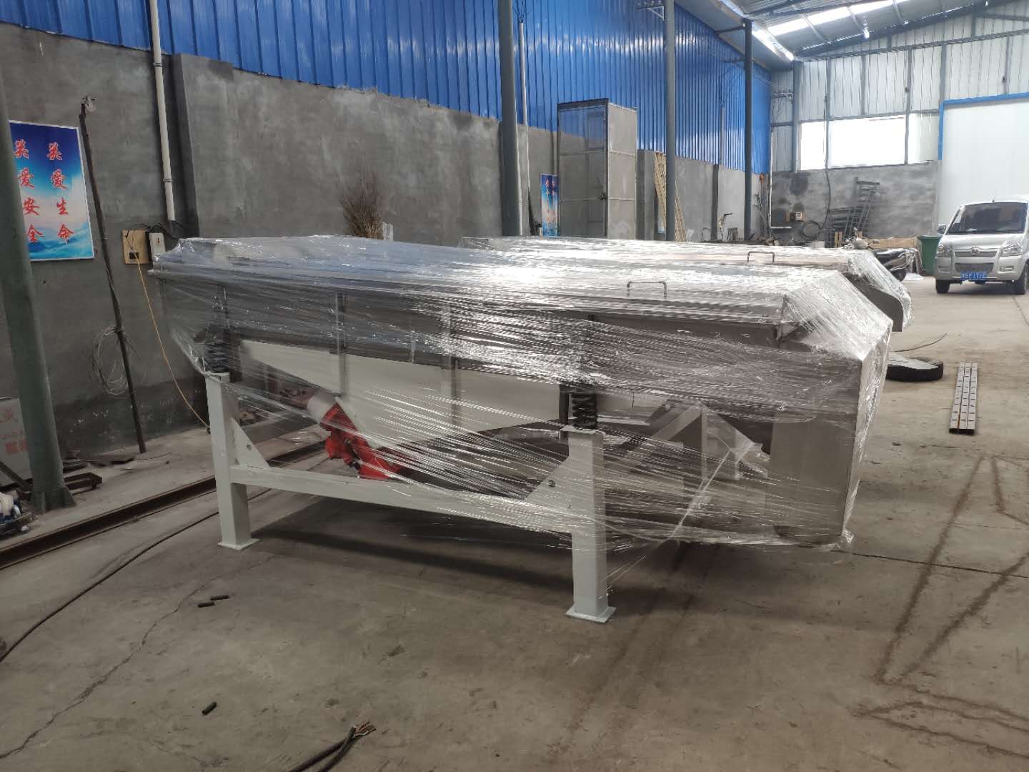 蘇州某客戶購買的康振機械直線振動設備