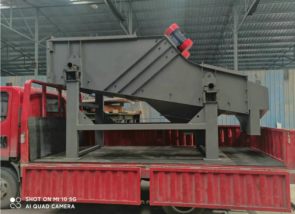 濟寧的宋經(jīng)理訂購的康振機械振動篩于昨天由德邦物流發(fā)出,預計三天后到達,請注意查收