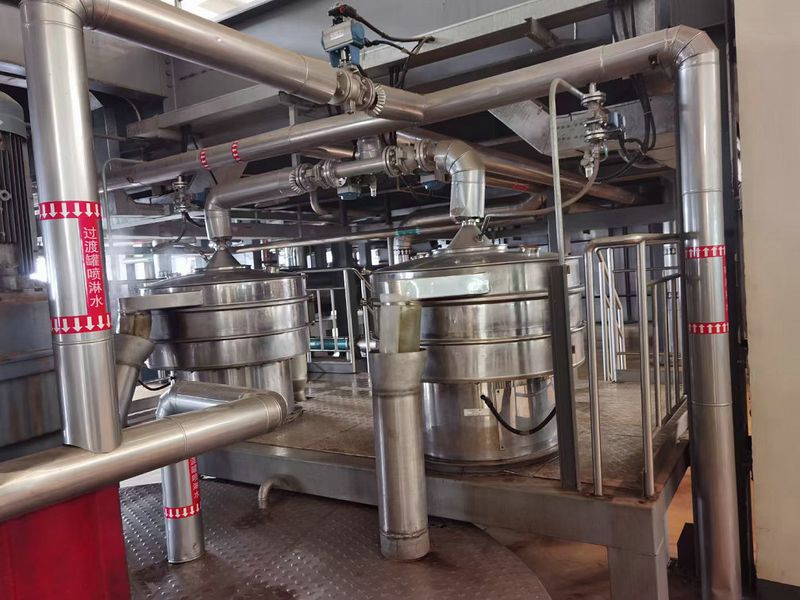 1200型不銹鋼旋振篩客戶使用設備現場