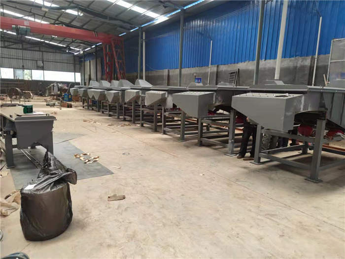 多臺直線篩生產車間