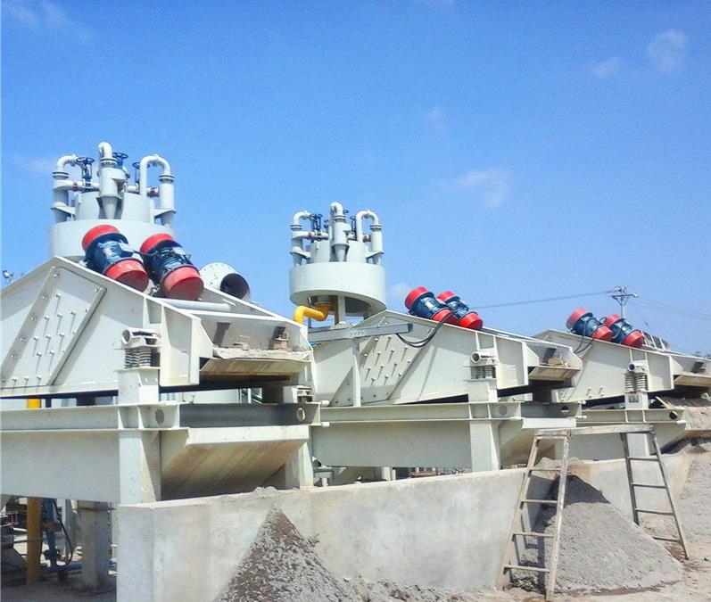 廣東客戶石英砂脫水篩使用設備現場