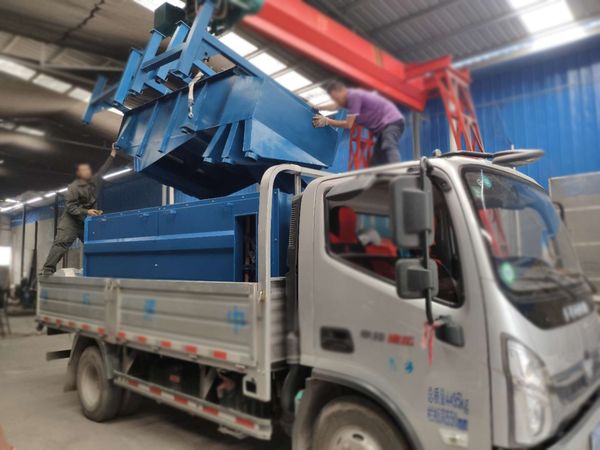 山西某公司訂購的康振機械振動篩和輸送設備已發貨