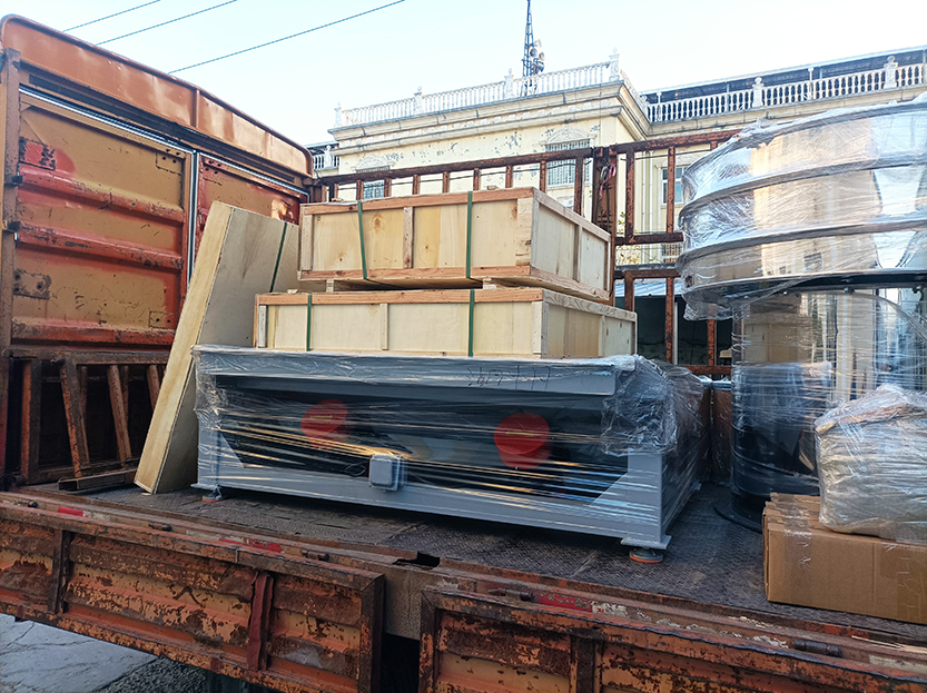 振動(dòng)給料機(jī)、網(wǎng)架等發(fā)貨